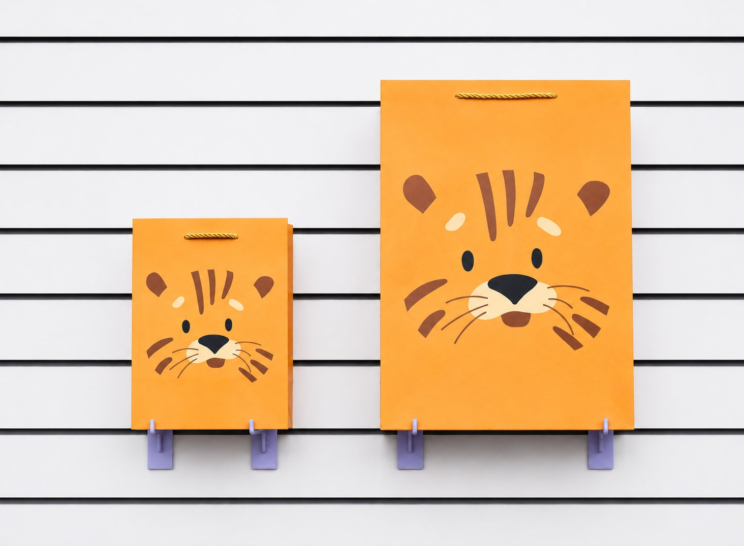 Bolsas de regalo modelo 545 con diseño minimalista de panda, tigre, jirafa y cebra. Disponibles en tamaños chica y grande. Papel de alto gramaje y acabado laminado mate. Importación directa ROGLUX.