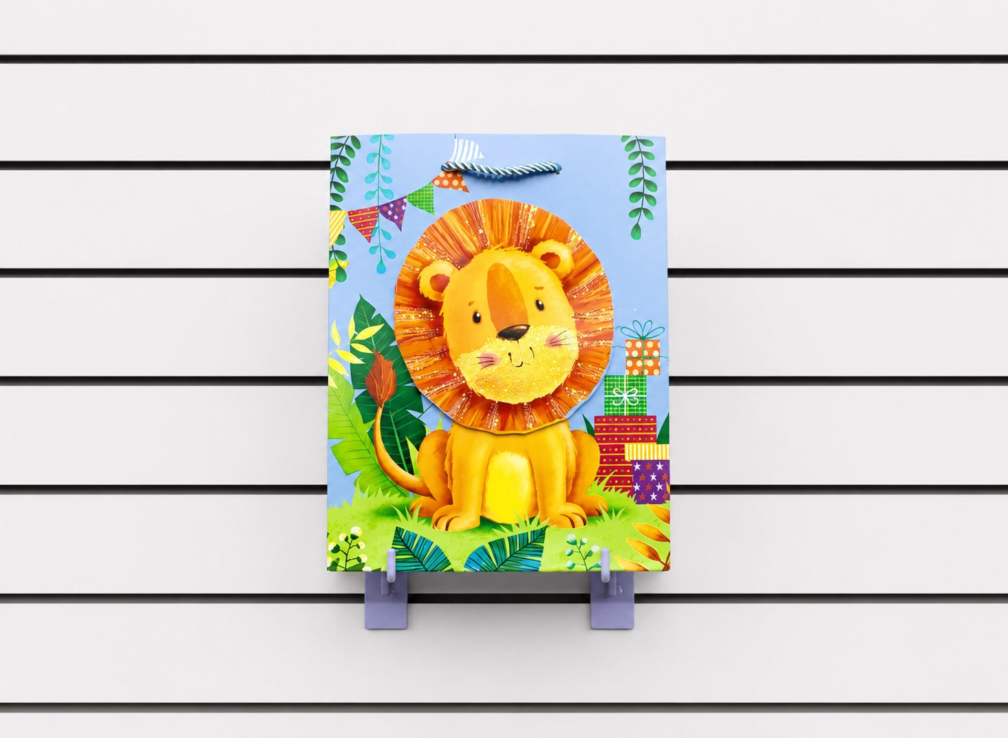 Bolsas de regalo modelo 654 con ilustraciones coloridas de león, jirafa, tigre y elefante. Disponibles en tamaño chica. Importación directa ROGLUX.